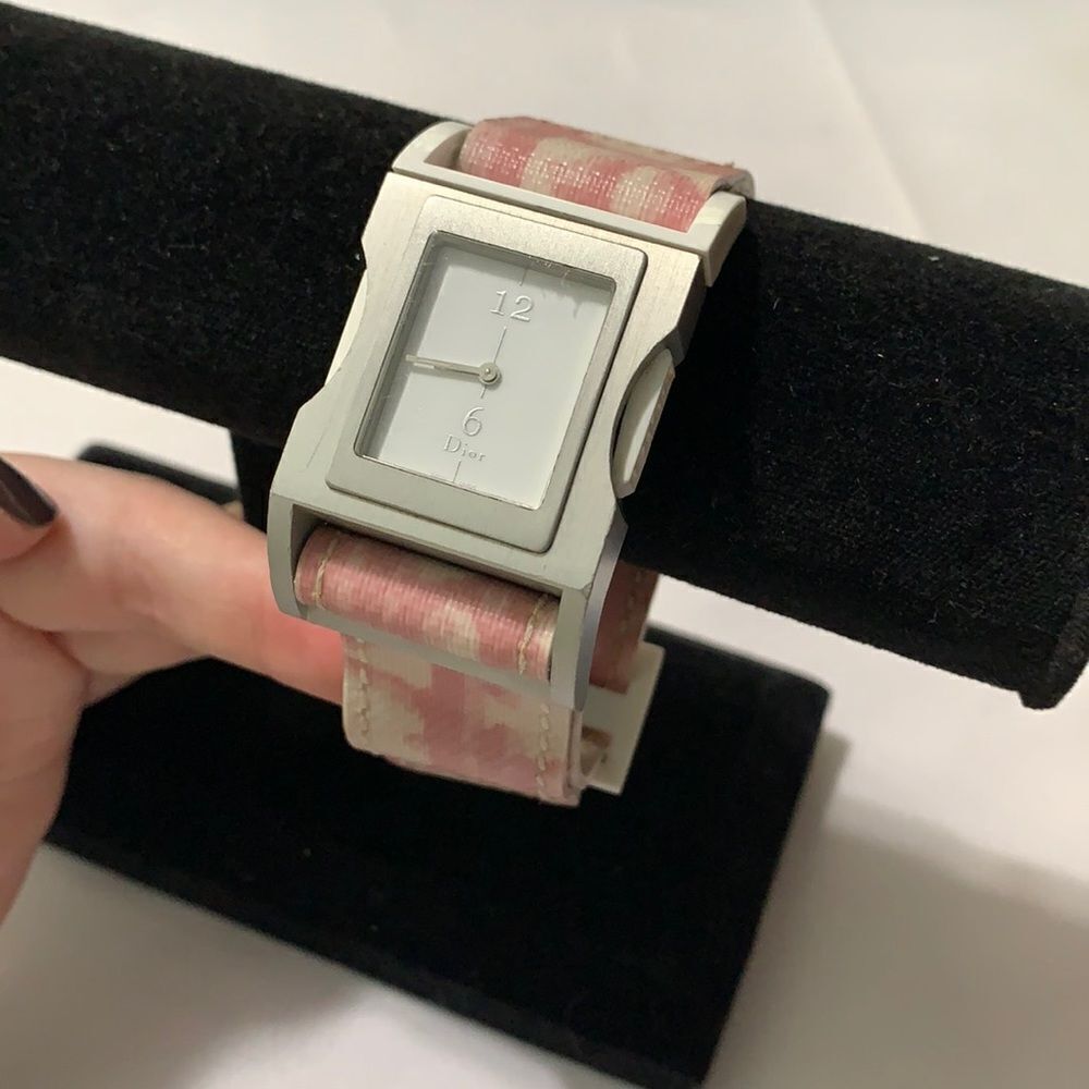 Christian Dior logo strap blue/pink watch